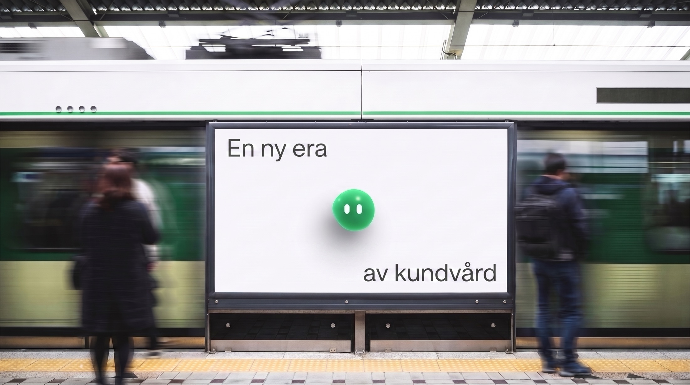 Billboard på en tågperrong med Keepy och orden ”En ny era av kundvård”